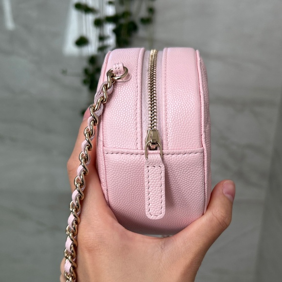 Chanel round clutch with chain - Picture 2 of 9